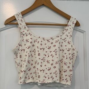🟡 Cream Floral Crop Tank Top Size Medium